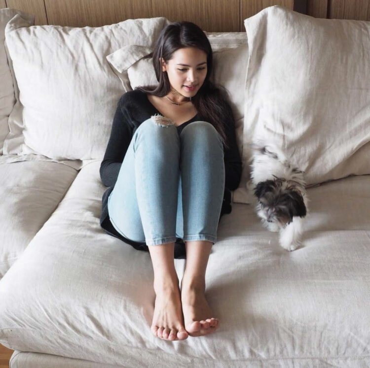 urassaya sperbund feet