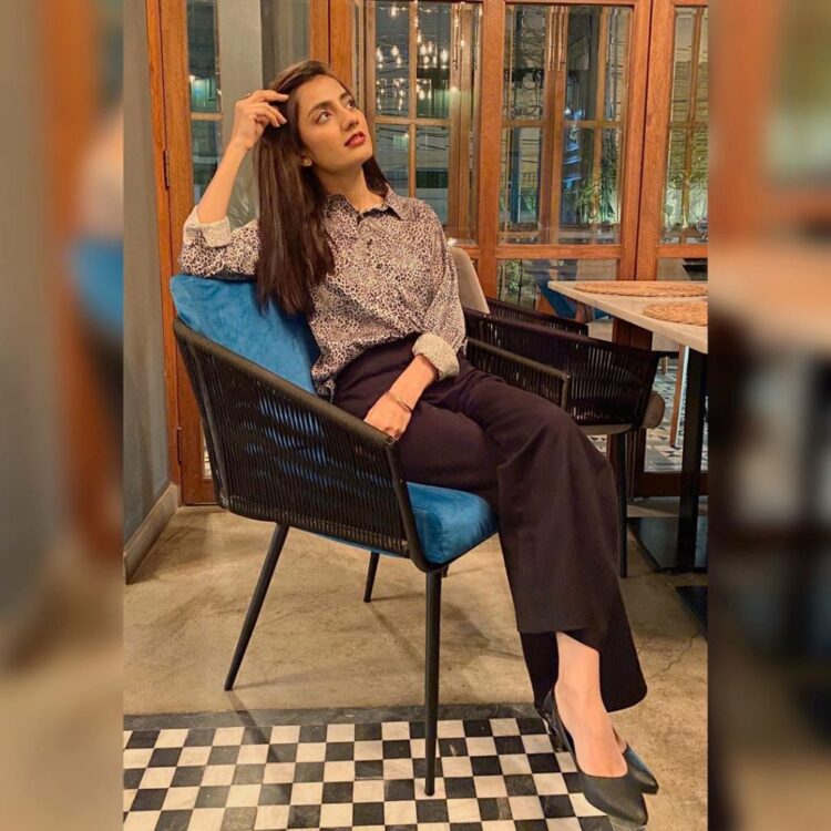 uroosa qureshi feet 3