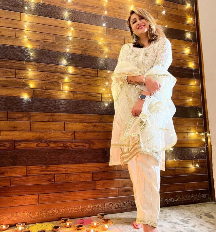 urvashi dholakia feet 4