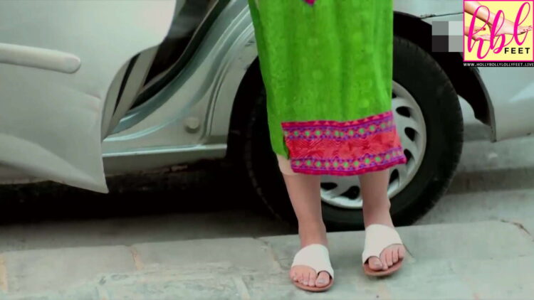 ushna shah feet 3