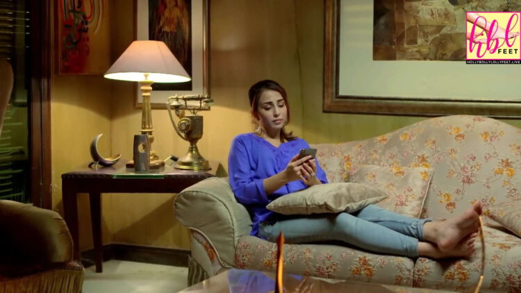ushna shah feet