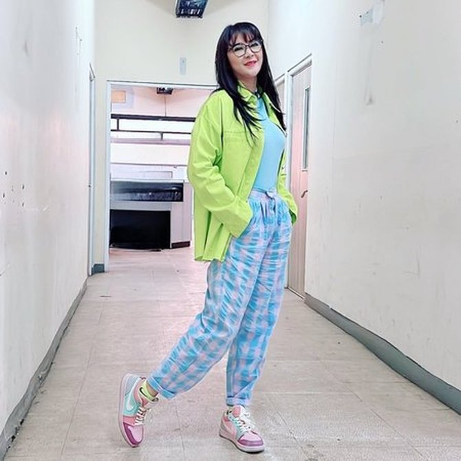 uut permatasari feet 5