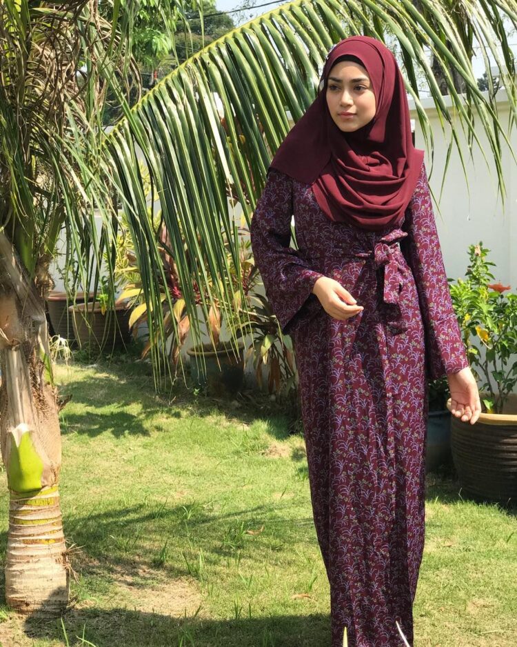 uyaina arshad feet 5