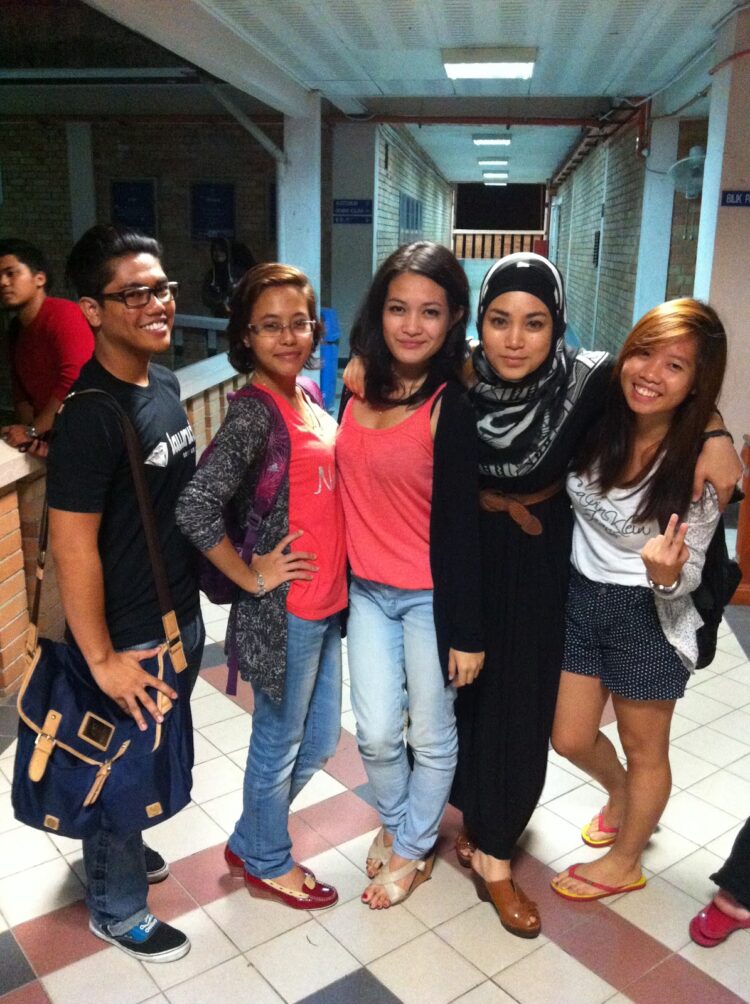 uyaina arshad feet 6