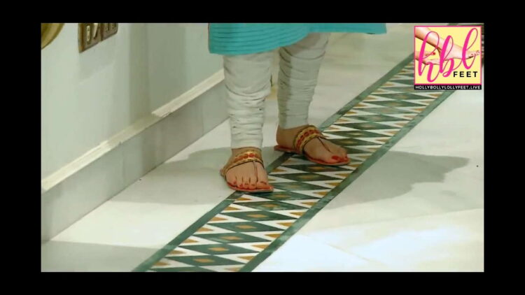 uzma khan feet