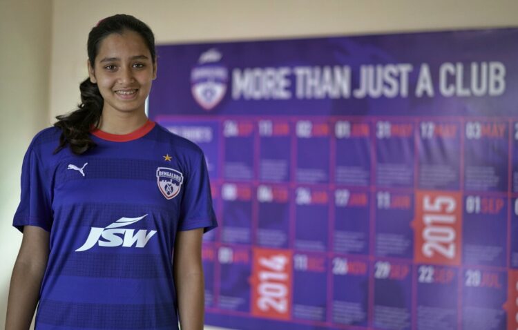 vaania kapoor achuthan feet 2