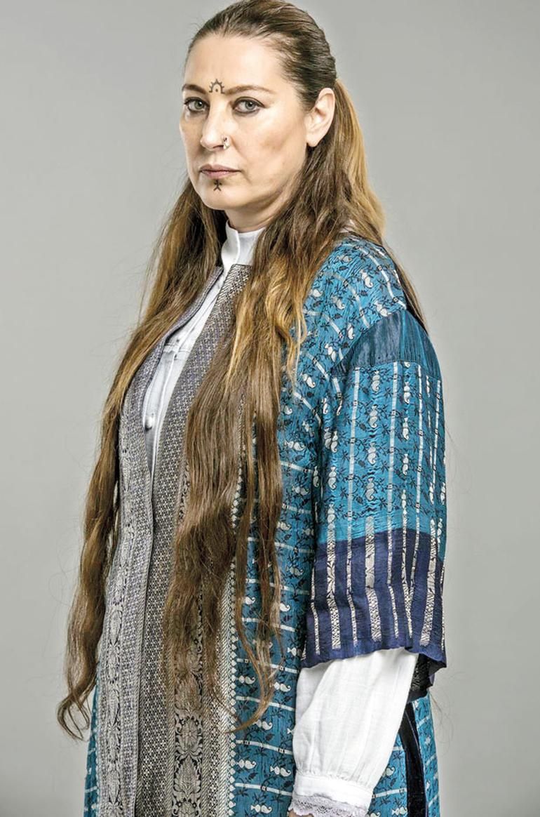 vahide percin feet 4