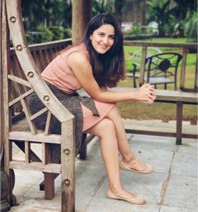 vaidehi parashurami feet 3