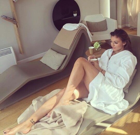 vaimalama chaves feet 2