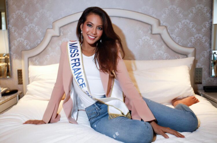 vaimalama chaves feet 4