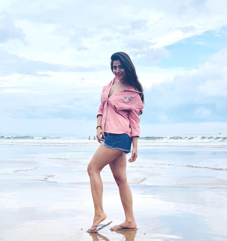 vaishali takkar feet 3