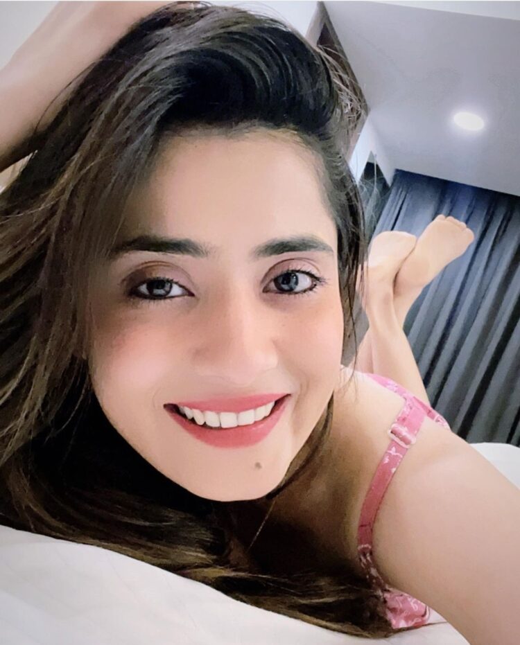 vaishali takkar feet 4