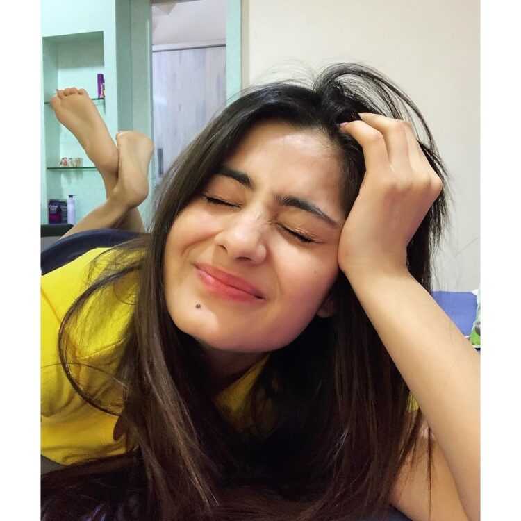 vaishali takkar feet 5