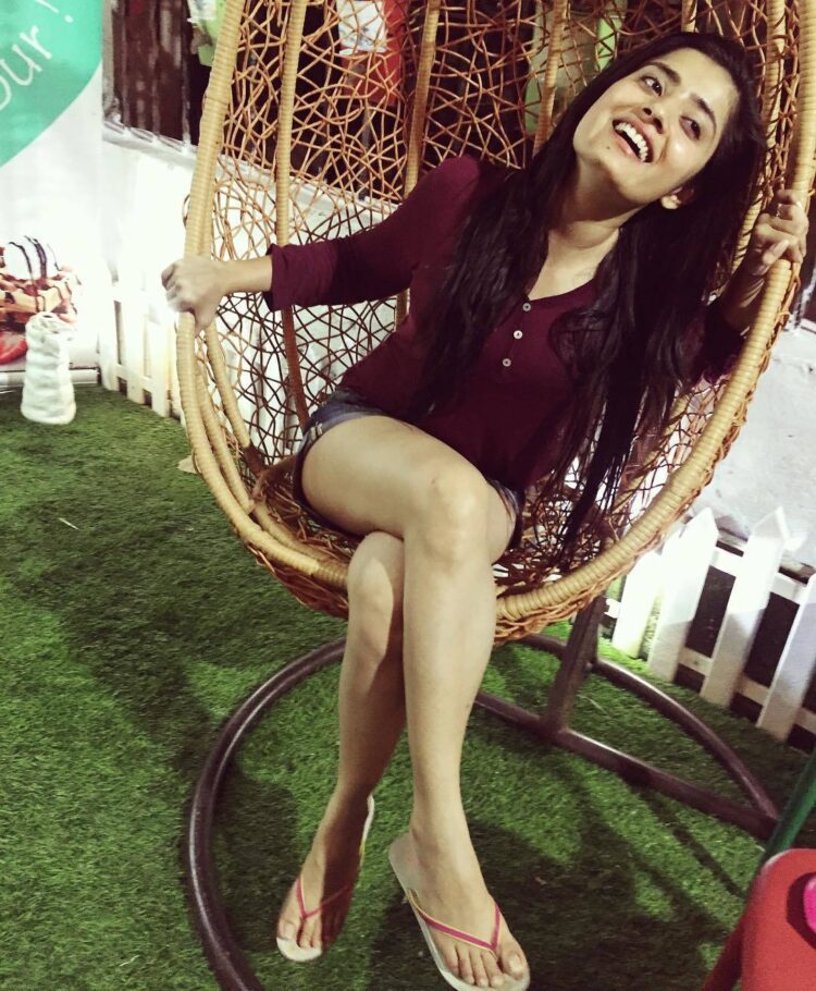 vaishali takkar feet