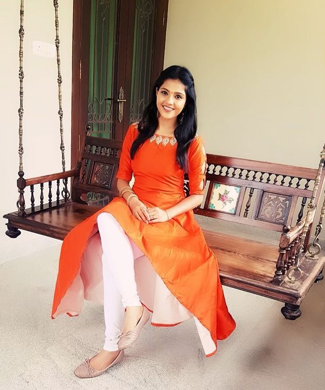 vaishali thaniga feet 1