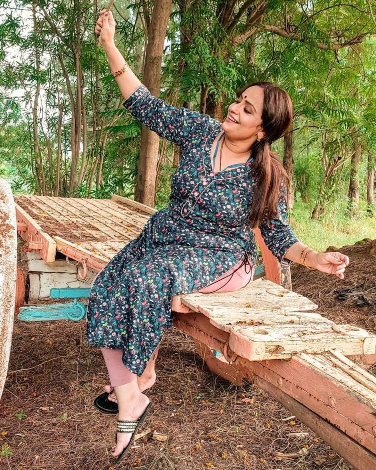 vaishnavi mahant feet 3
