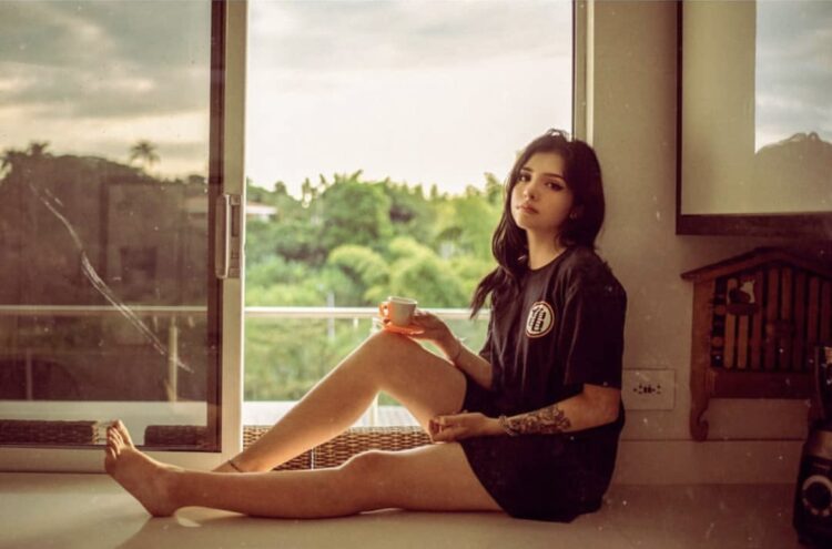 valentina acosta giraldo feet 5