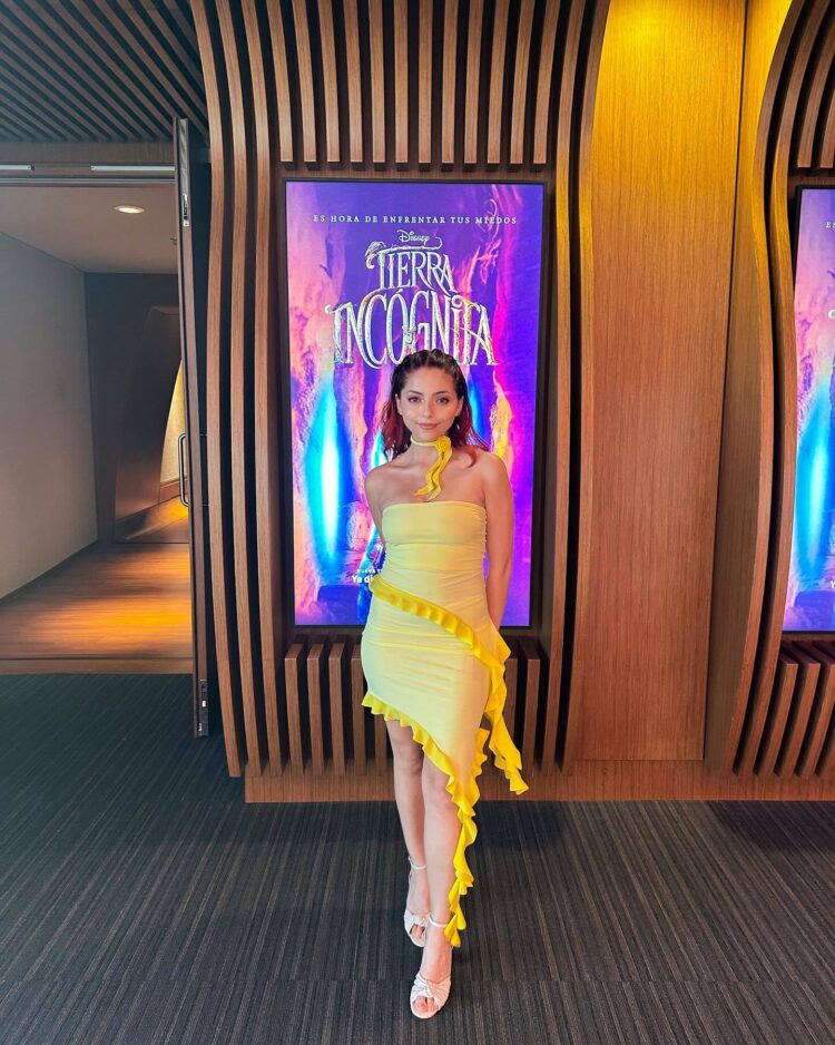 valentina gonzalez feet 4