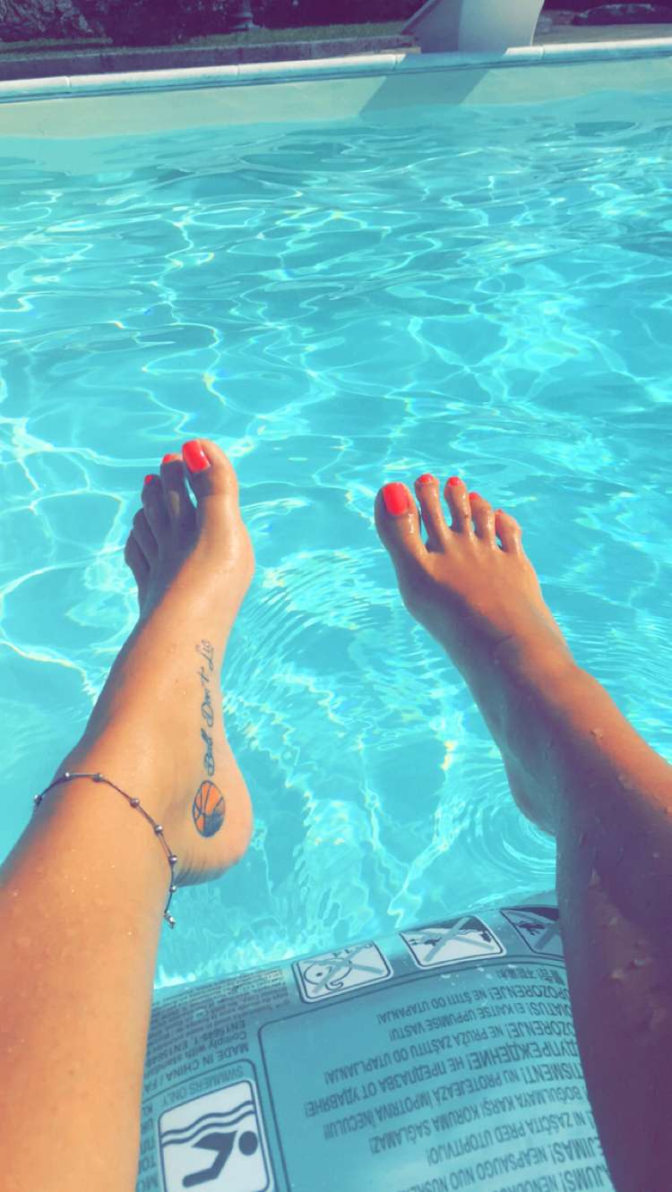 valentina vignali feet 2