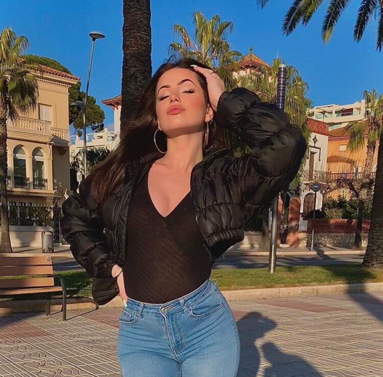 valeria aliti feet 5