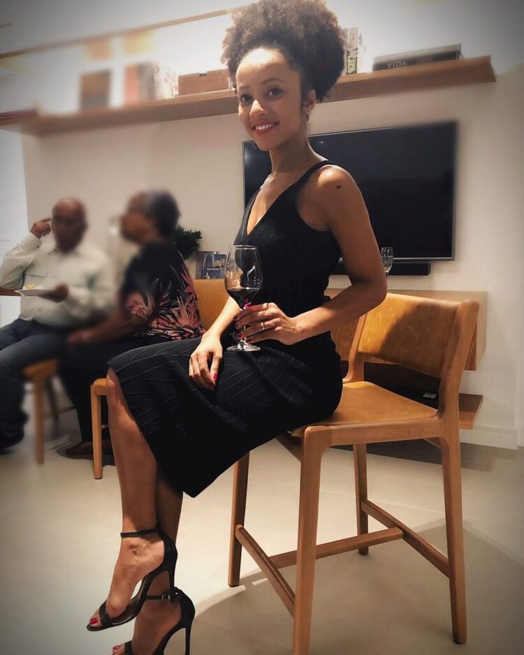 valeria almeida feet