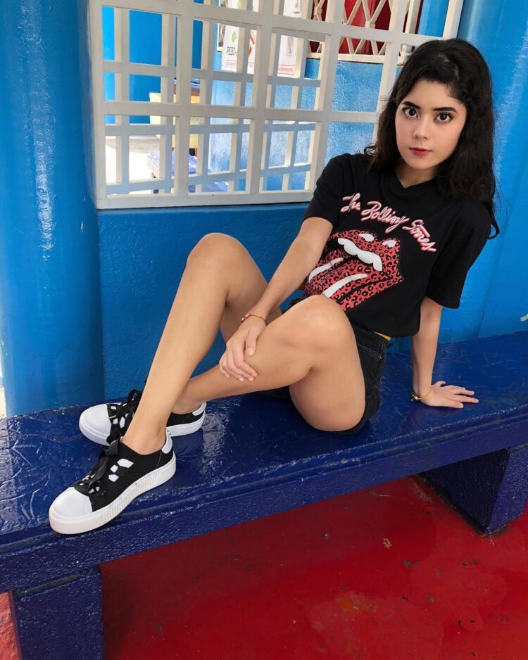 valeria basurco feet 3