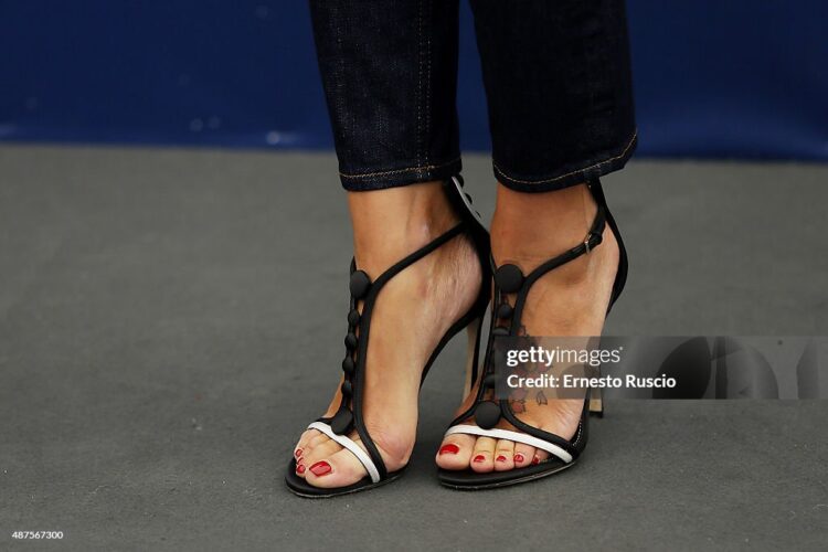 valeria bilello feet