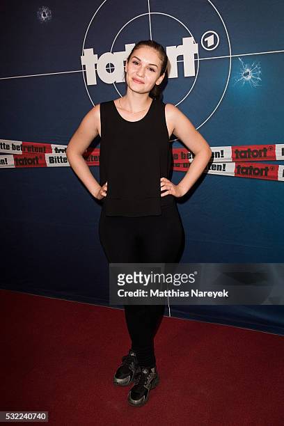 valeria eisenbart feet