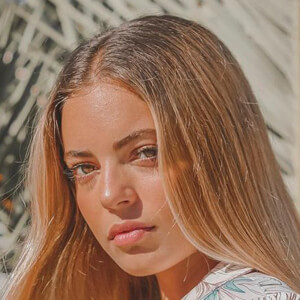 valeria godinez feet 4