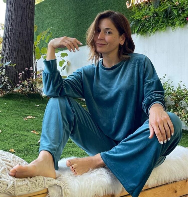 valeria kouroupi feet