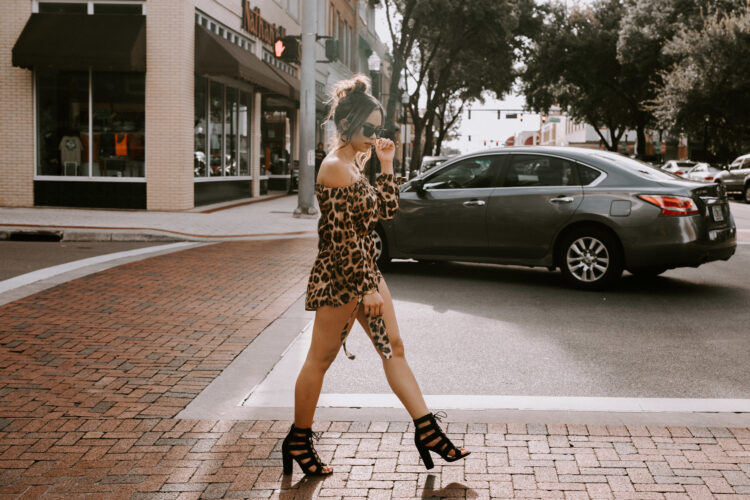 valeria loren feet 3