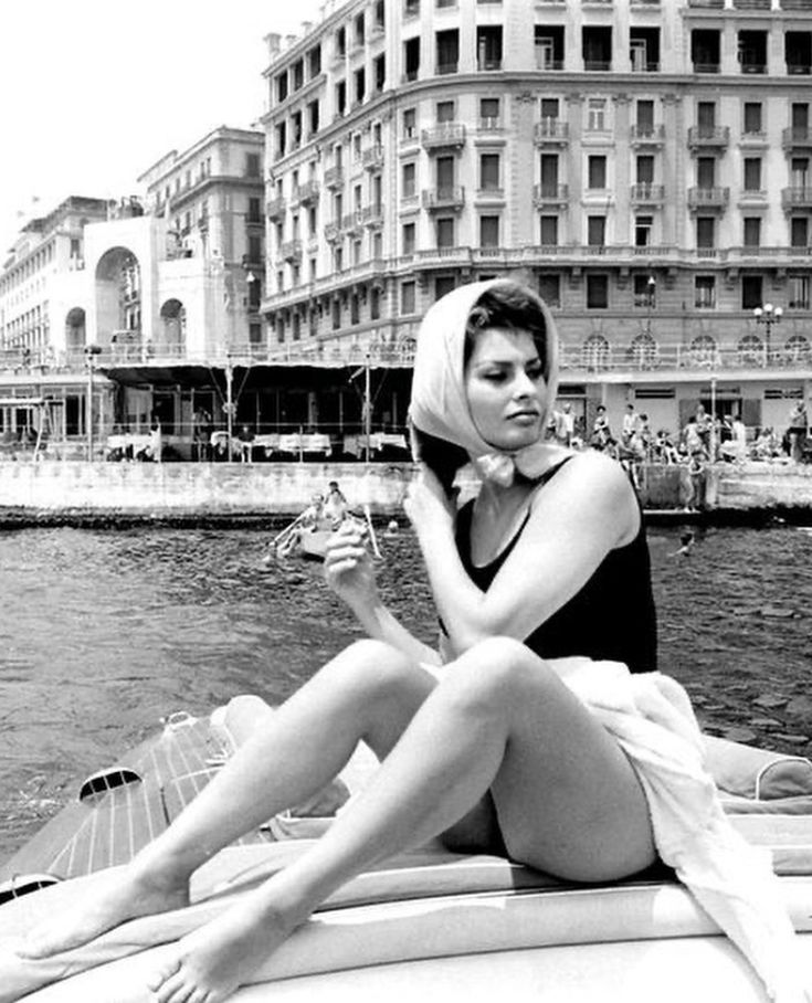 valeria loren feet 5