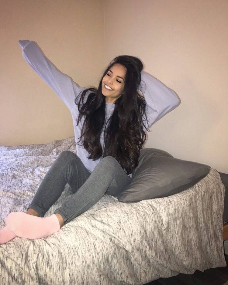 valkyrae feet 3