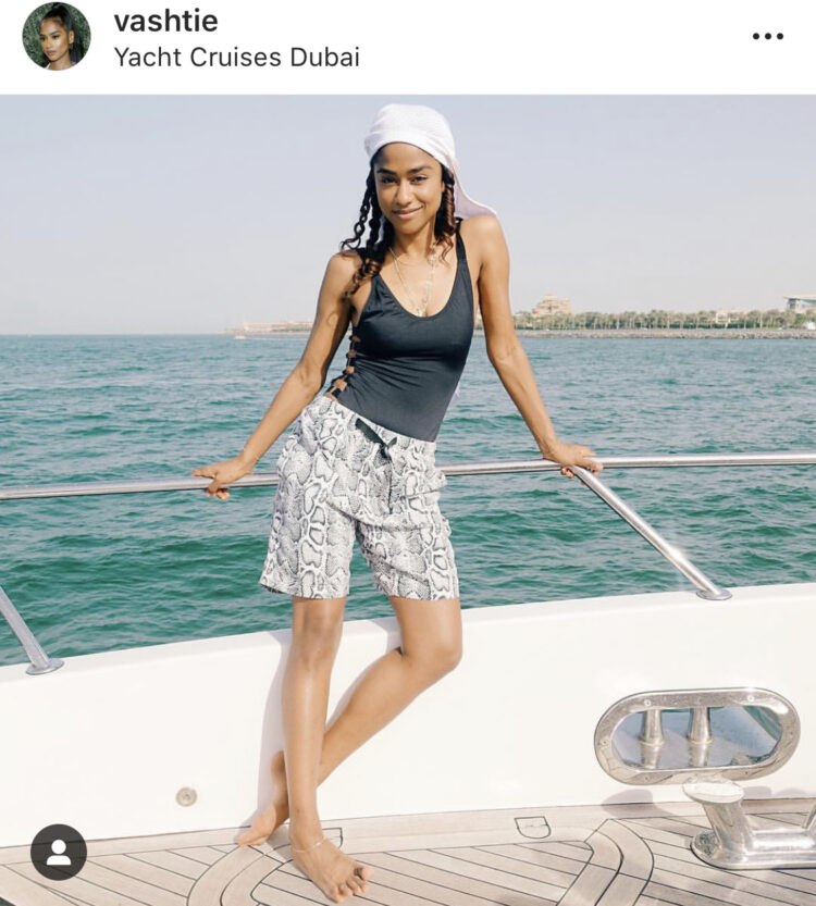 vashtie kola feet