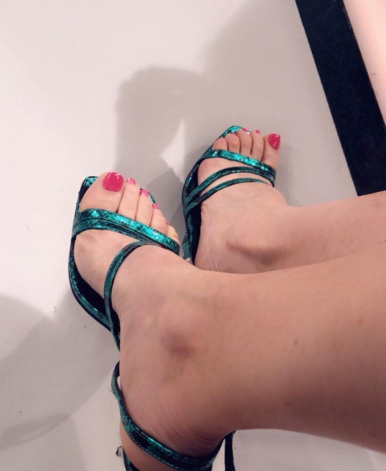 veronica lozano feet