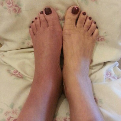 victoria holmes feet