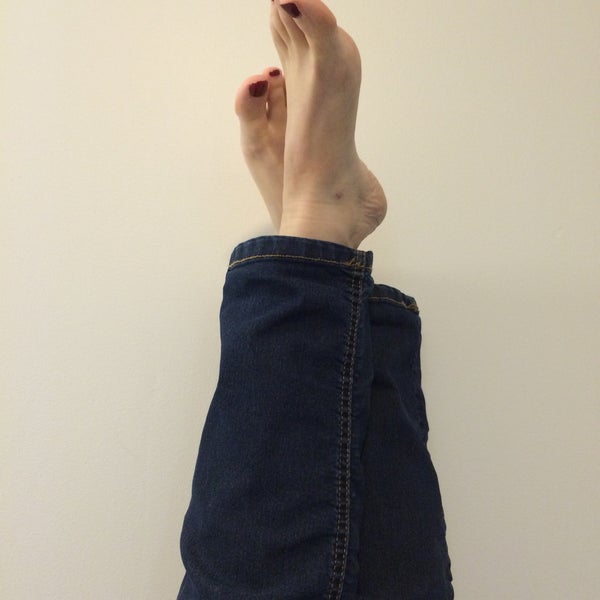 victoria mills feet