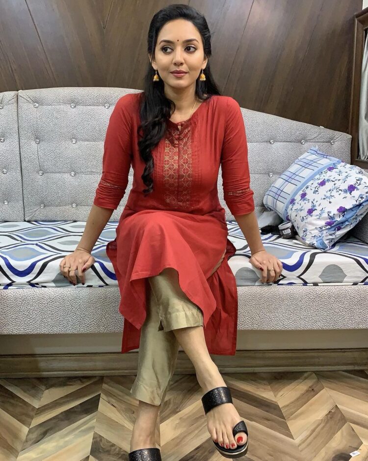 vidya pradeep feet