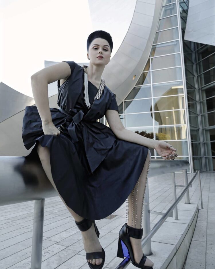 viktoria modesta feet