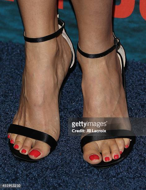 vinessa shaw feet 3