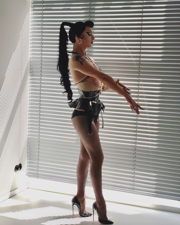 violet chachki feet 5