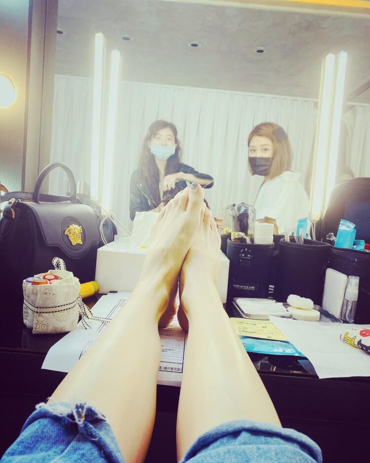 vivian hsu feet 4