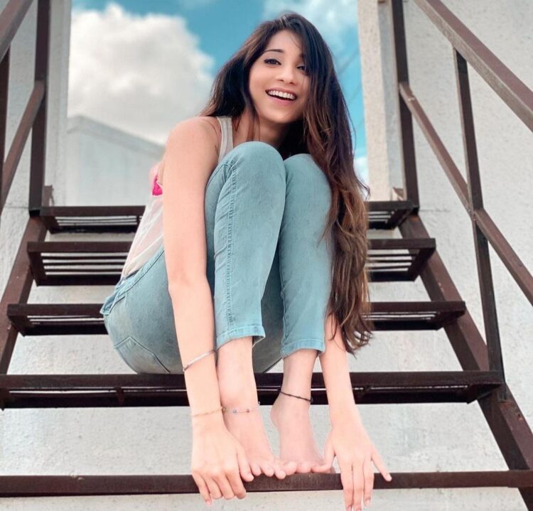 vrushika mehta feet 2