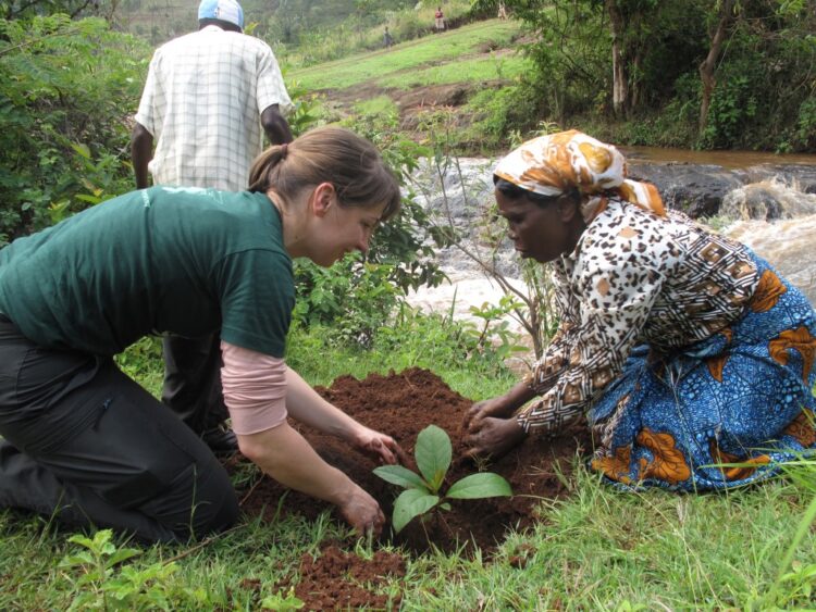 wangari muta maathai feet 5