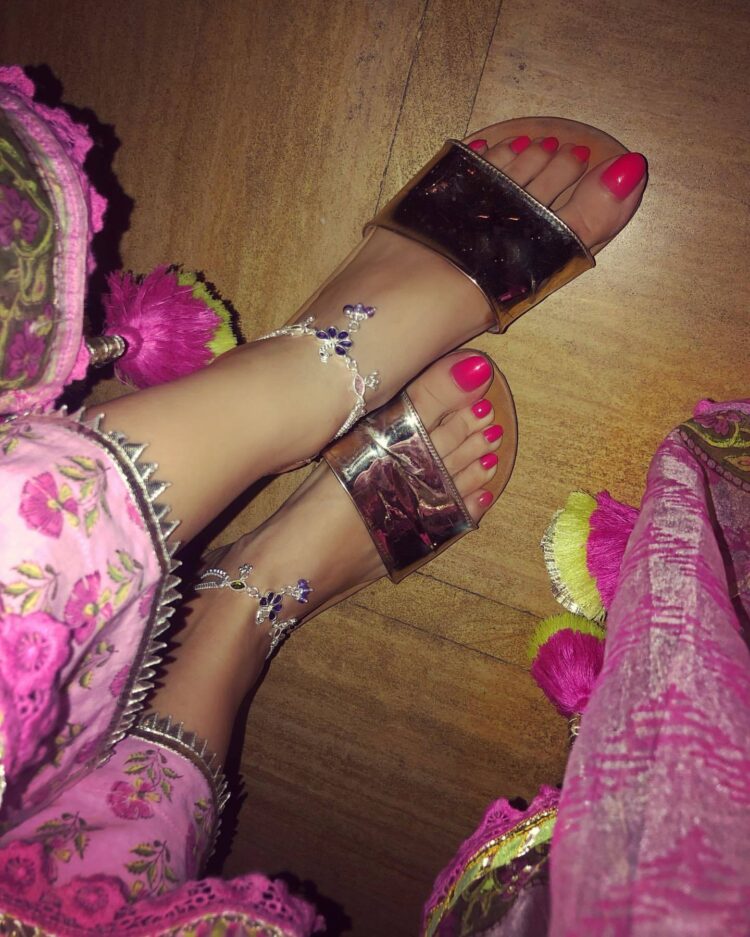 warina hussain feet 1