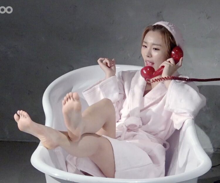 wheein feet 3