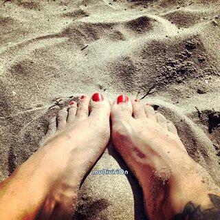 yasemin conka feet 4