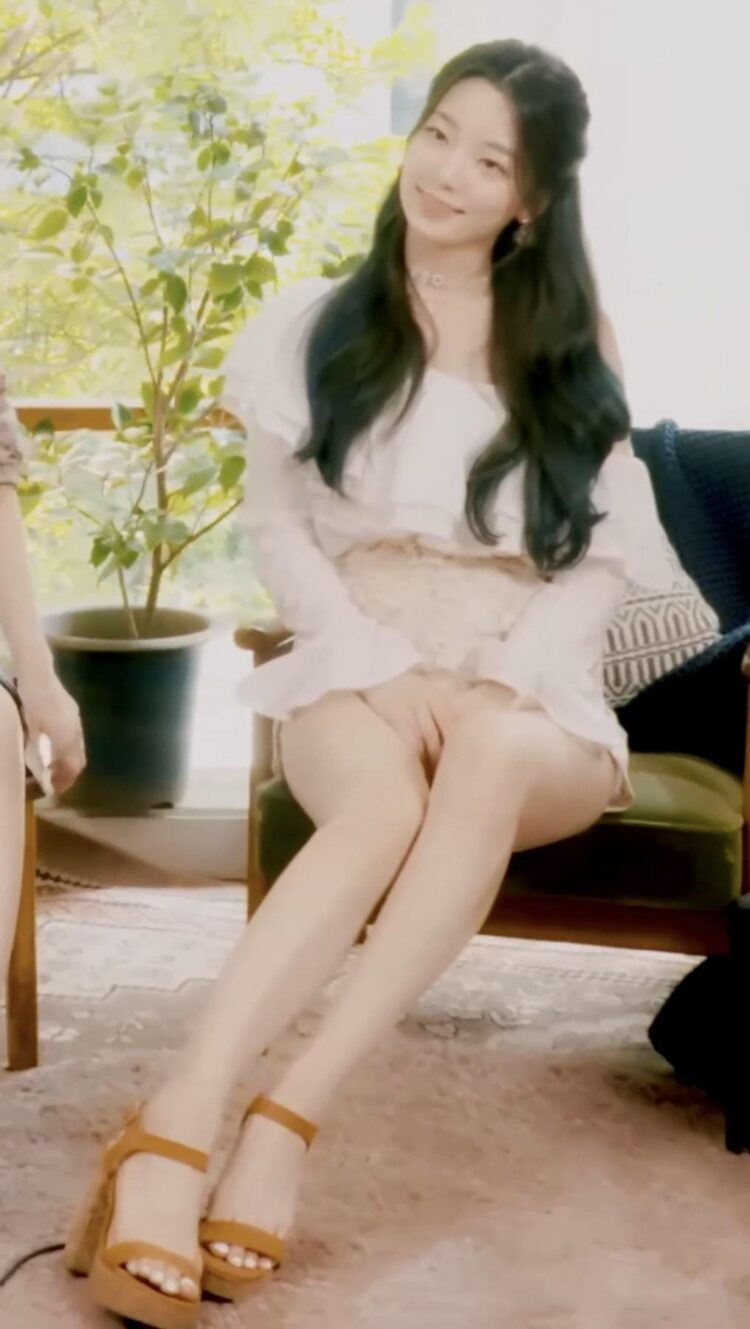 yeonhee feet