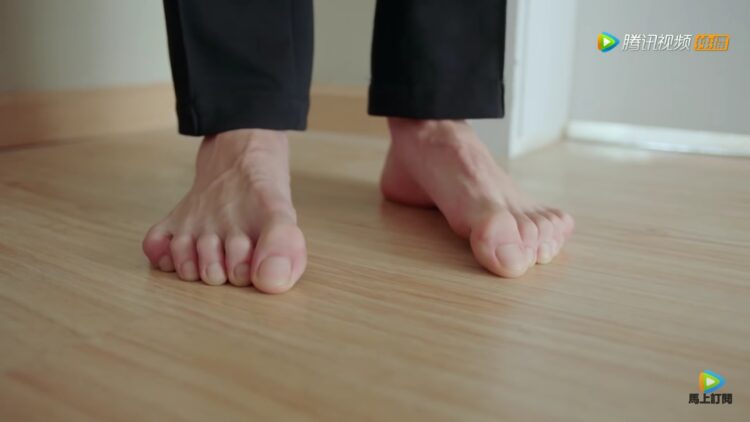 yi lin feet