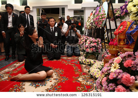 yingluck shinawatra feet 4